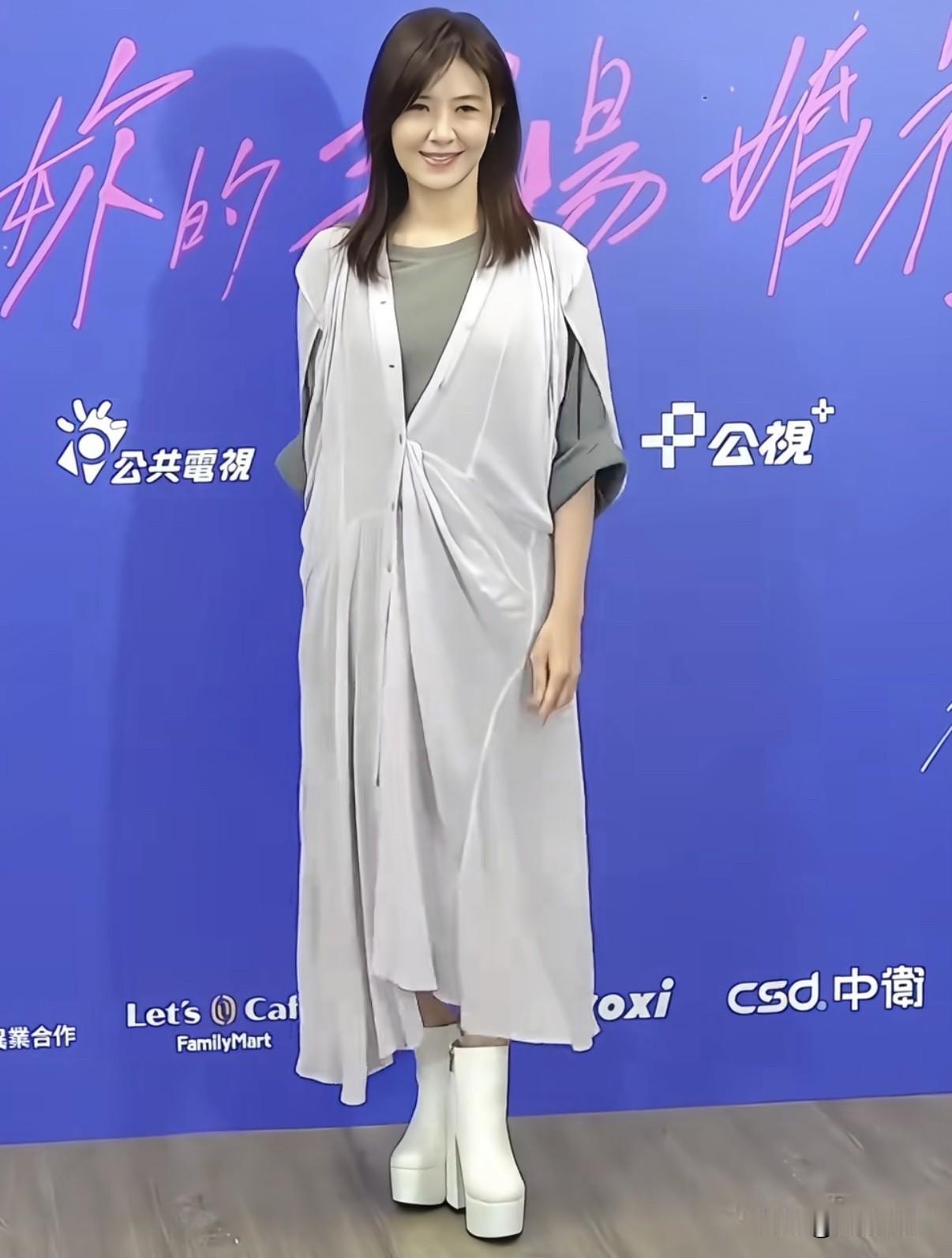 湾湾的女人咋这么会保养，55岁的苏慧伦这身材颜值感觉吃了防腐剂似的没有衰老的痕迹