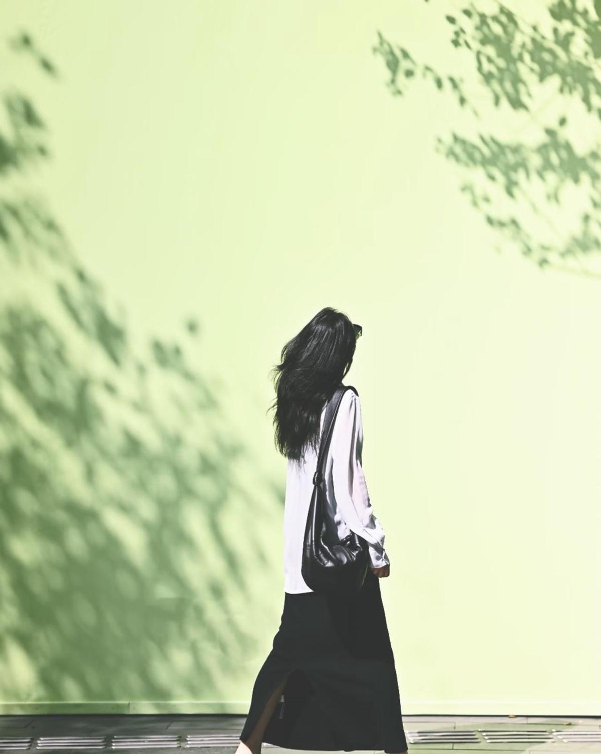 人品这东西，真不是虚的。
职场里混得开的人，不是最会算计的，而是最守规矩的。
你