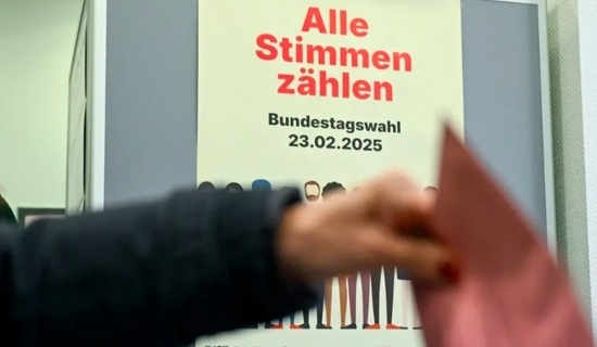 【德国新一届联邦议院选举正式开始投票】当地时间2月23日，德国正式迎来第21届联