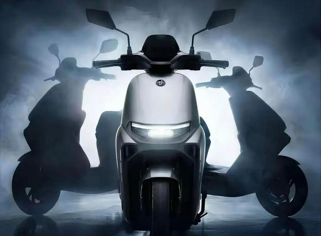 我想买一辆电摩，可眼下一直犹豫不决，毕竟现有的电摩尚未达到我的心理预期。其一，我