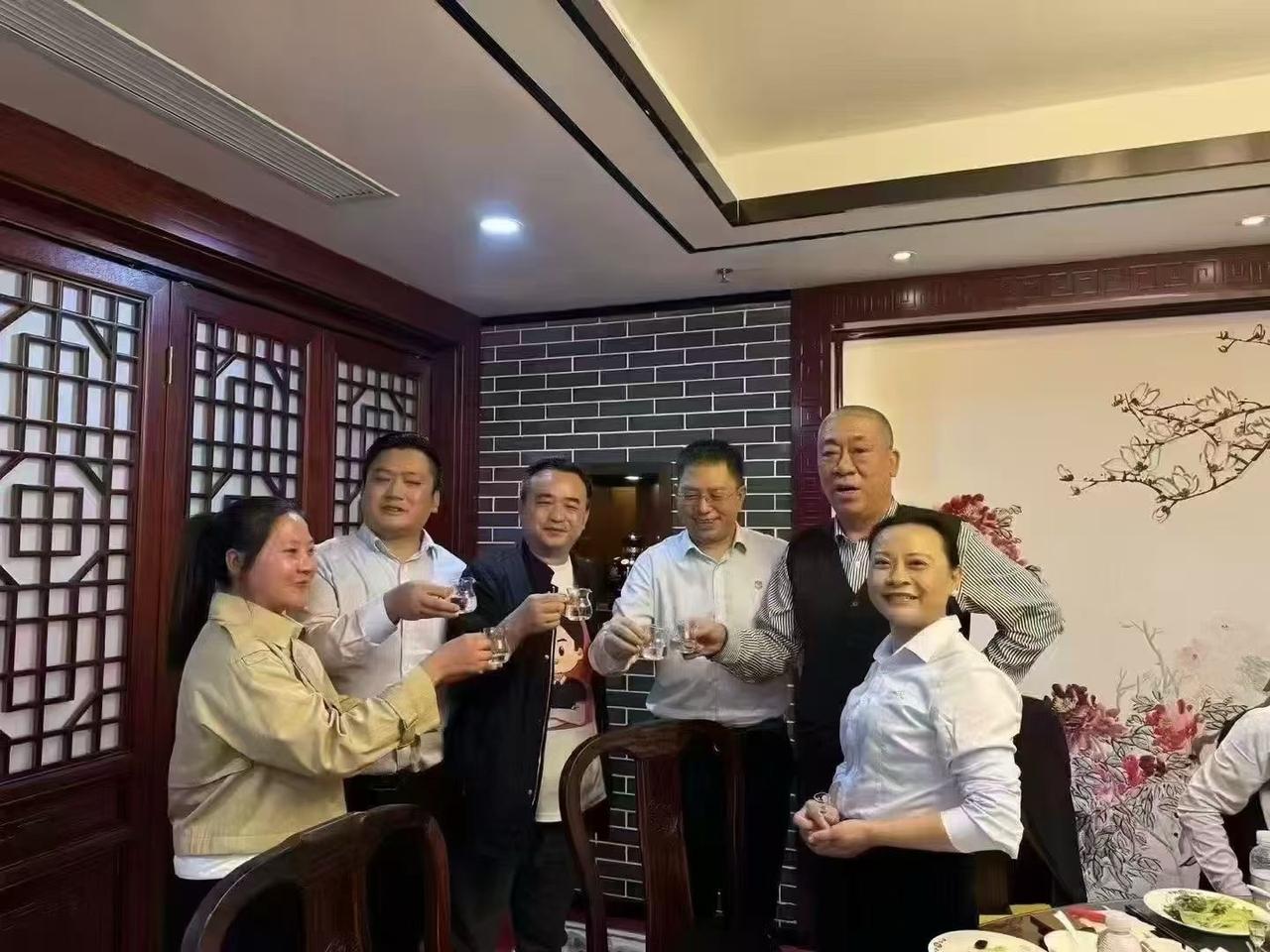 幸与制造业名星品牌企业·河南矿山机械集团创始人·董事长·崔培军先生相逢于北京市亚