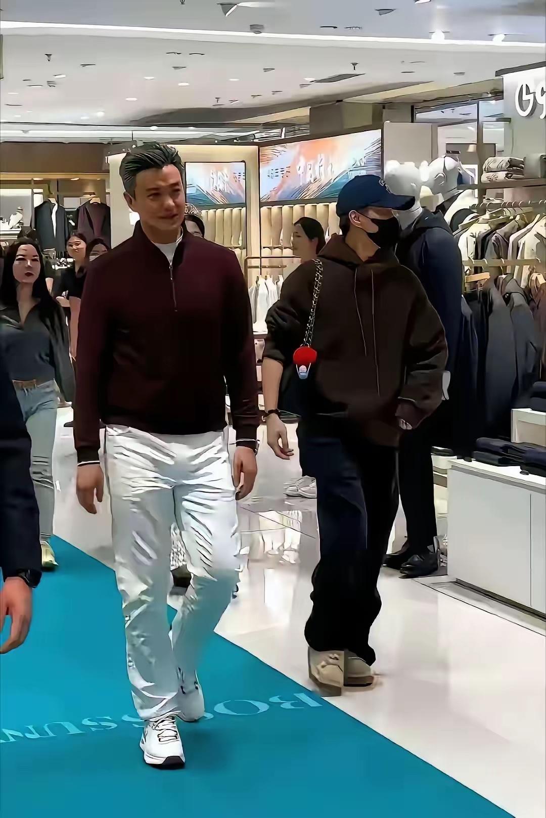 这是哪位大佬，走路都带风，气质非常好