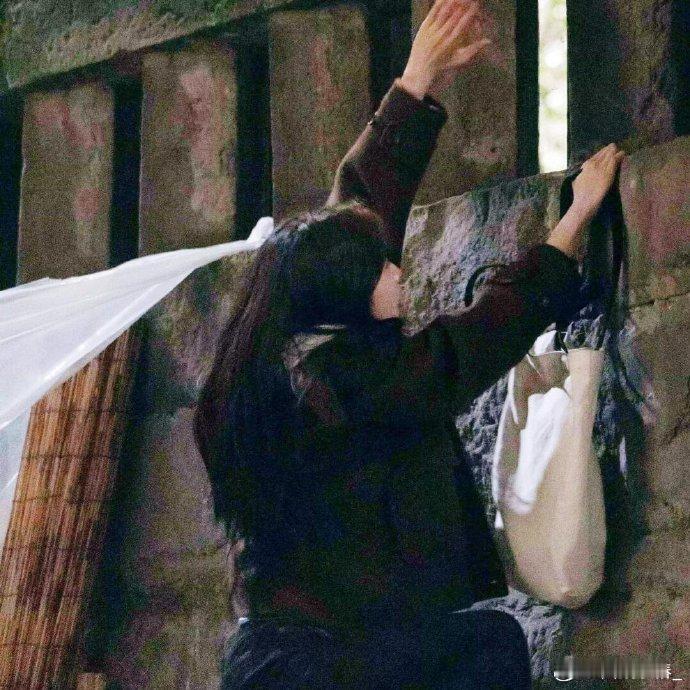 那么傲娇耀眼的一个少年，他就应该，什么都得愿以偿，原来在这路遥马急的人间、真的有