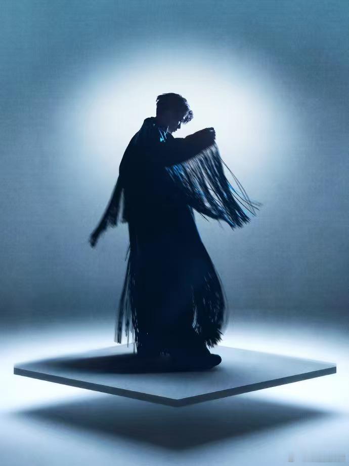 檀健次 老板庆功宴也得表演檀健次在自家庆功宴上也被cue表演！看他瞬间懵圈又立马