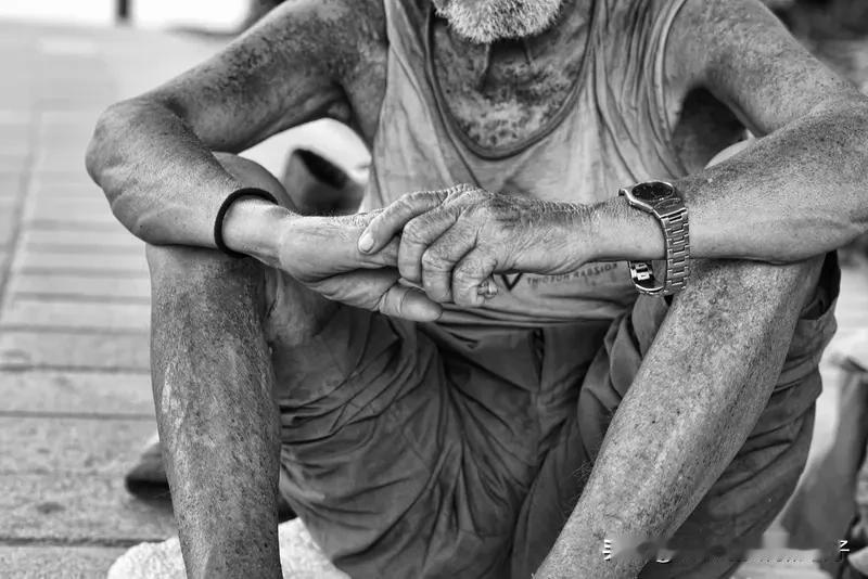 穷人想快速翻身致富，可没那么容易，但也不是没招。
首先得有个清晰的目标，比如一年