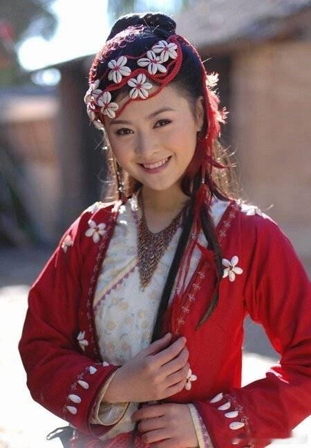 #沈腾老婆旧照好美##沈腾老婆年轻时好美# 沈腾老婆旧照好美，夫妻俩年轻时也是俊