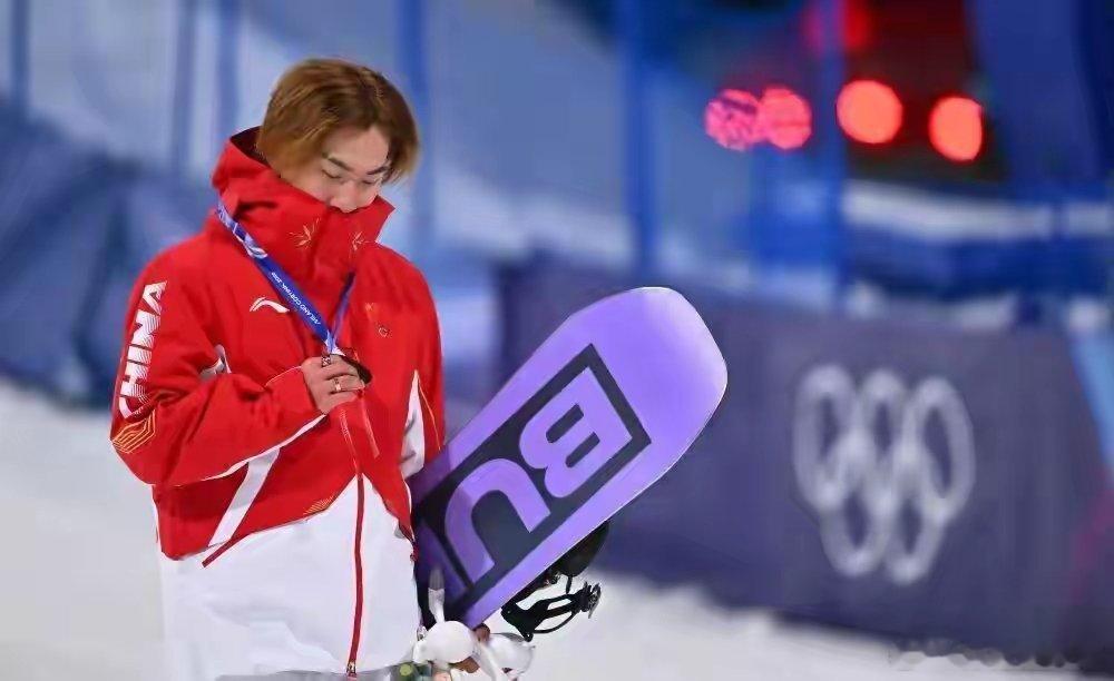 苏翊鸣疑似被日本裁判压分苏翊鸣说不用再去承担卫冕冠军的压力 米兰冬奥会单板滑雪男