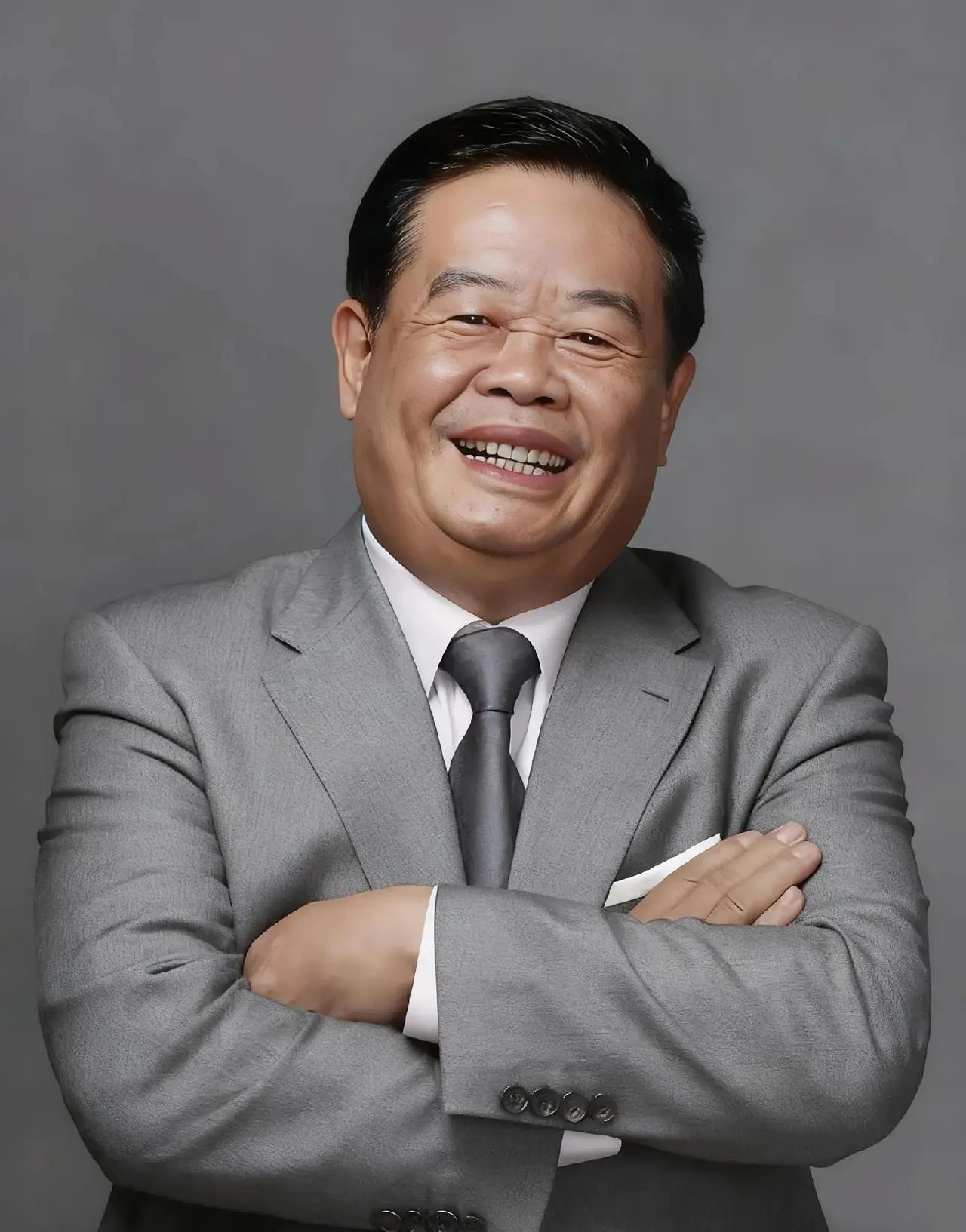 相比宗庆后和宗馥莉：
曹德旺有谋有略，
曹晖有德有能。

曹德旺提前十年布局，把