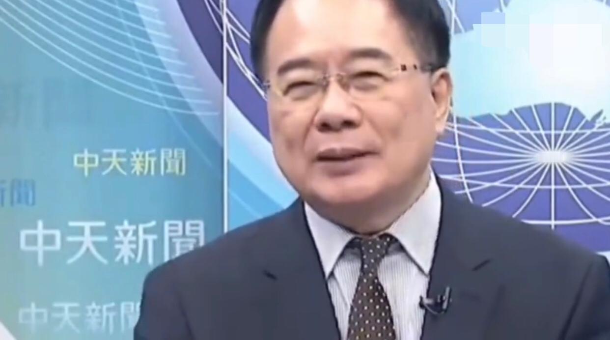 台湾蔡正元表示：“大陆近期一系列不寻常的动作已经很明显了，把法律架构都讲好了，已