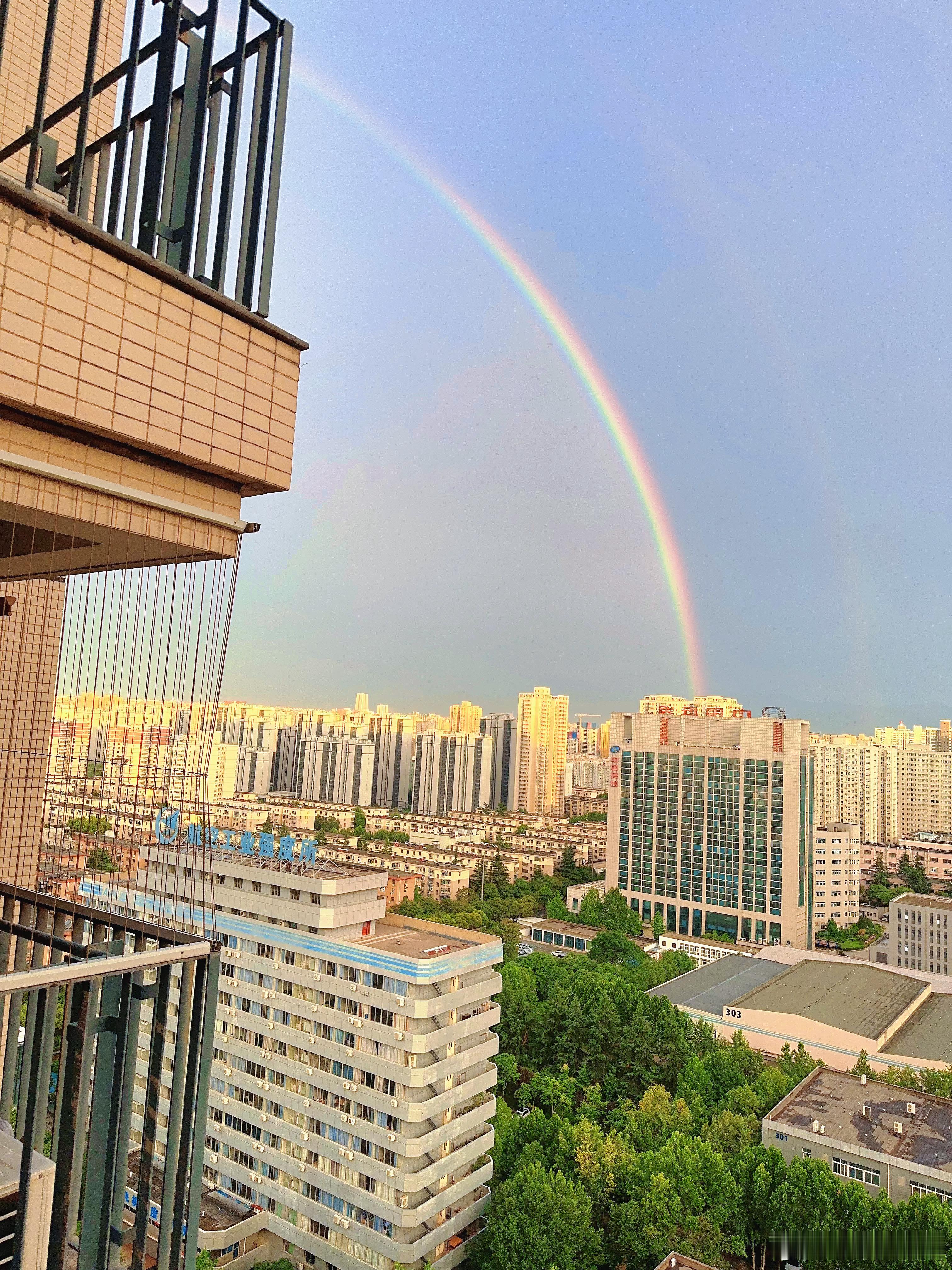 今天你在西安看见彩虹了吗🌈彩虹  ​​​