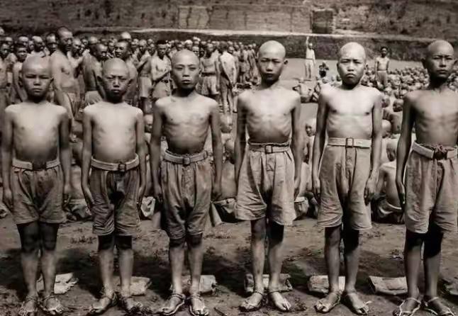 "我会死，但中国会永存！"，1944年，7000名娃娃兵走上战场。张全胜，一个年