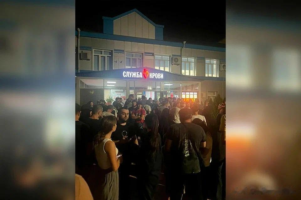 卖呆儿有风险！众人围观着火，结果发生了大爆炸，造成重大的伤亡！8月14日深夜，位
