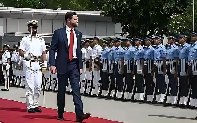 极有可能万斯会当上总统！如果万斯当上总统！对全世界都不是什么好事！因为万斯年轻！