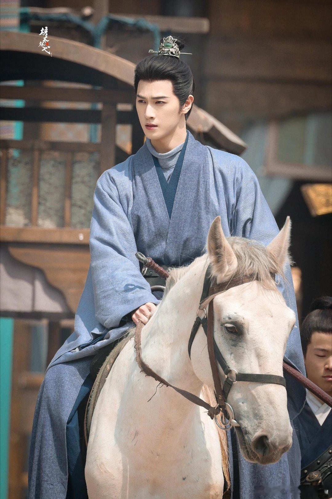 李昀锐飞身下马这段李昀锐诸葛玥飞身下马李昀锐lin李昀锐飞身下马利落又潇洒，腾空