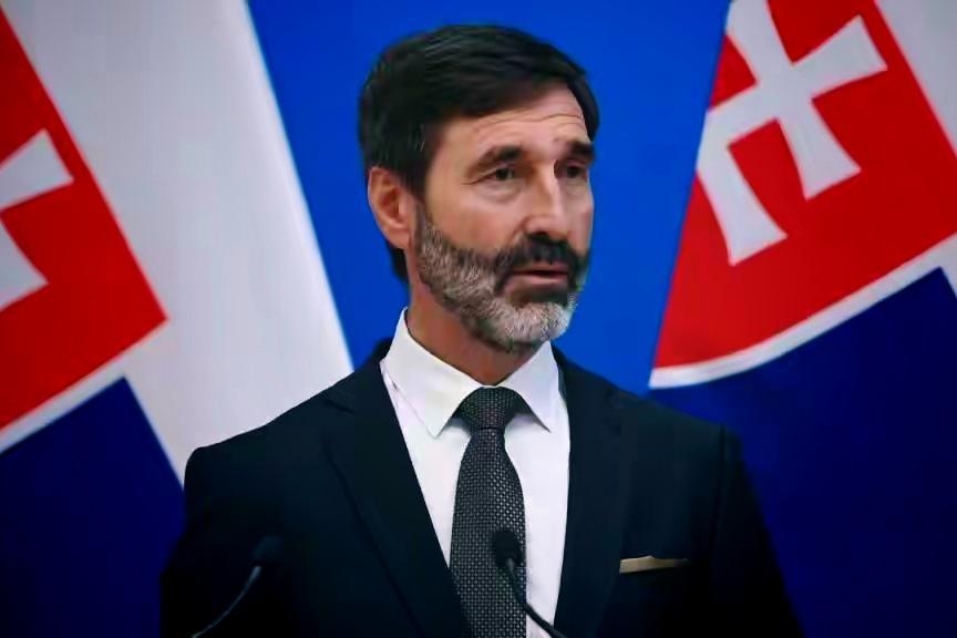 斯洛伐克松口了：石油一进来，制裁方案咱就过

布拉纳尔这回是把话说透了。这位斯洛