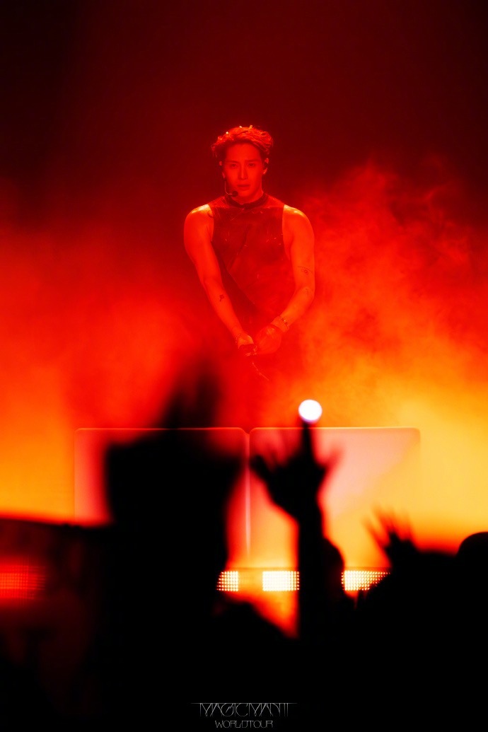 王嘉尔温哥华今晚最严厉的daddy温哥华这场的王嘉尔！MAGICMAN 2舞台质