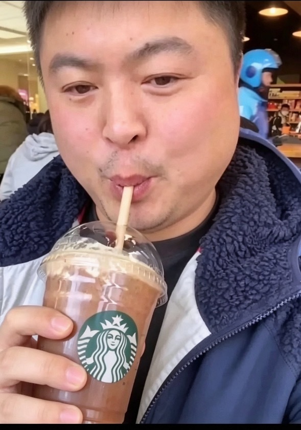 一群人围着我说让小猪戒掉晚上的夜奶，保护牙齿啊调整习惯啊什么的理由很多，我也理解