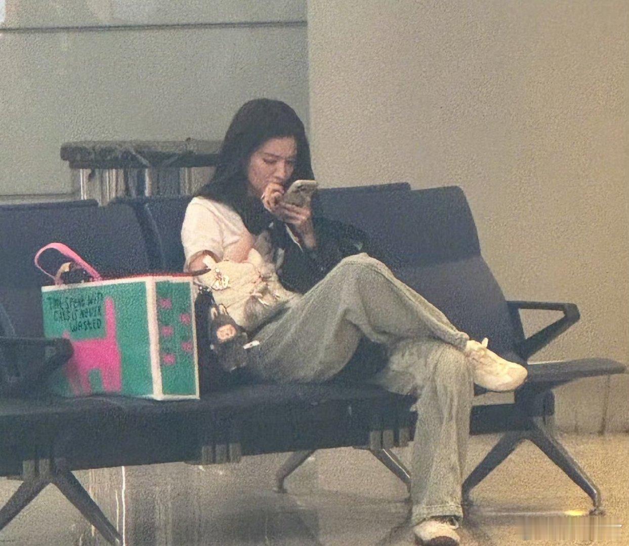 王楚然高度近视但绝不眯眼600度的王楚然分享自己的近视日常：“不戴眼镜完全看不清