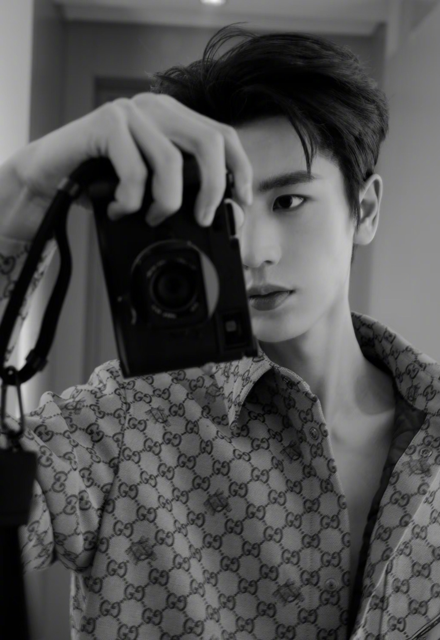 #咪咕星鲜事##张凌赫拍的绿色#好会拍一，张摄影师干一行行一行，分享的绿色四连拍