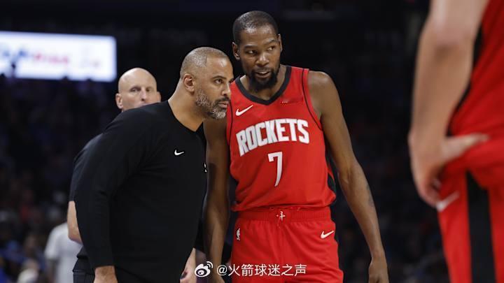 记者：“你在赛前提到要适应KD在半场进攻中所受到的防守关注。我记得上半场你们有9