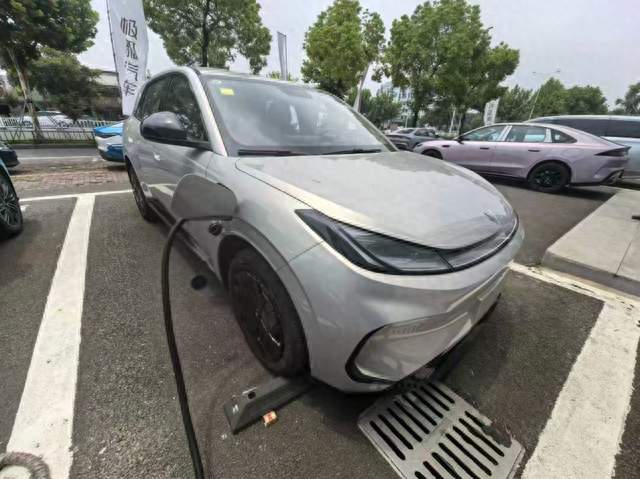 看重三电稳定性，靠谱的6万级纯电车极狐贝塔T1