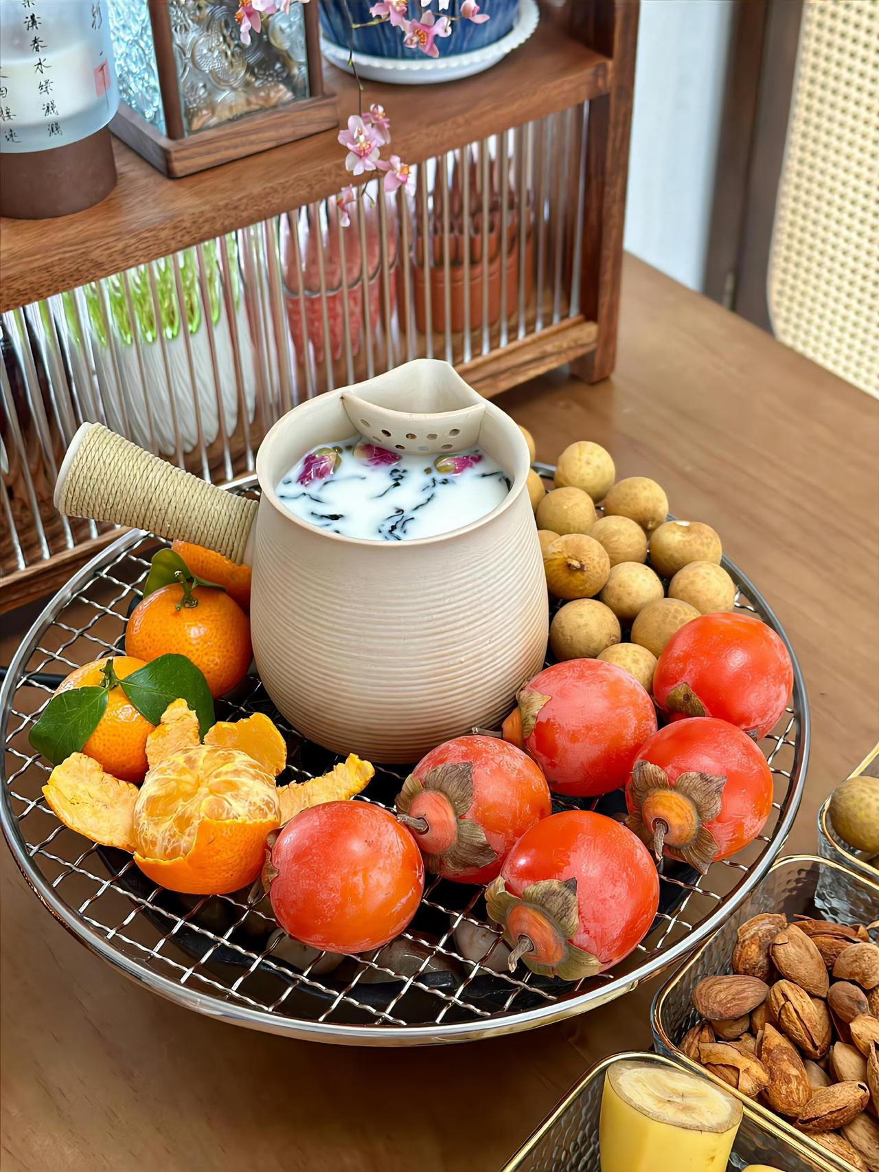 “何当归隐旧山中。”