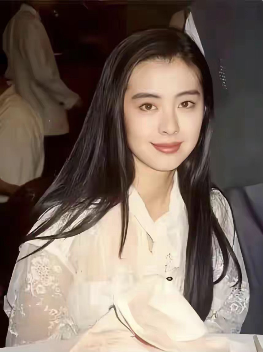 年轻时的王祖贤，美晕了！王晶也直言：真人绝美，偏偏特别不上相 