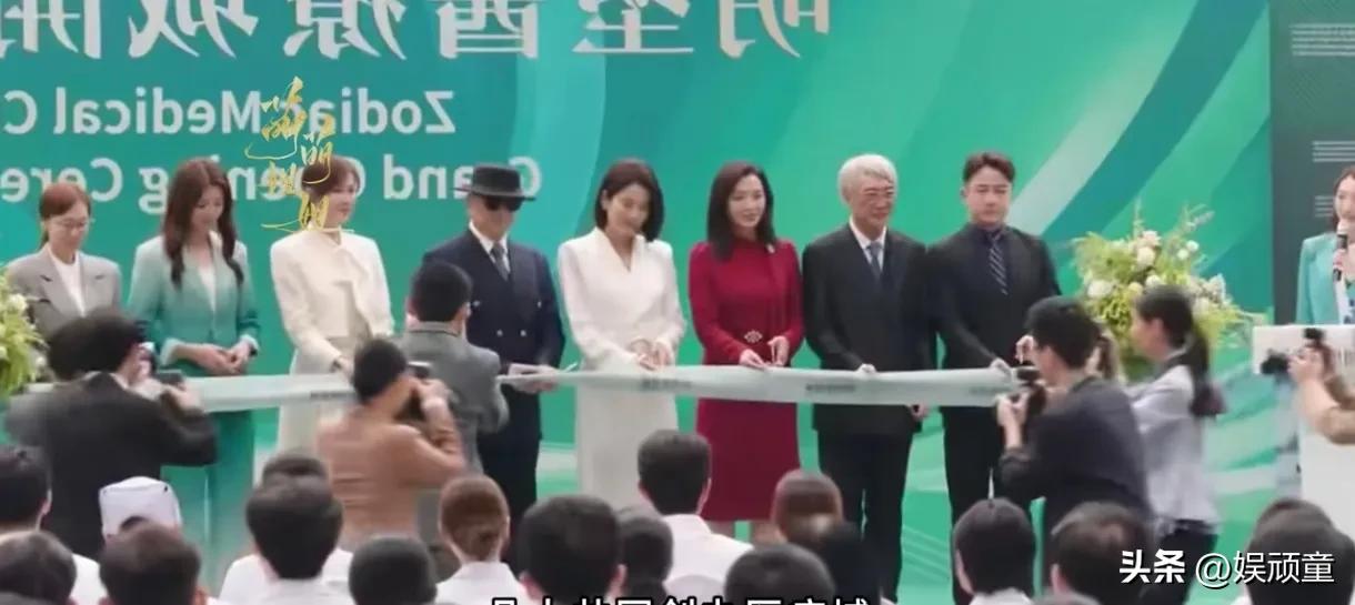 《巨塔之后》最不省心的就是王启心了！
父亲结婚，她去破坏现场。
医疗城项目即将达