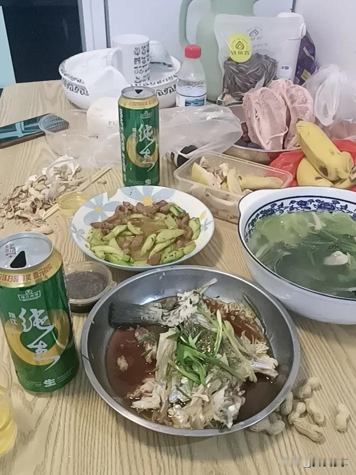 钱挣的，不够用，平时晚餐。随便市场一买。1百多。今天买了湛江的白切鸡，38元，上