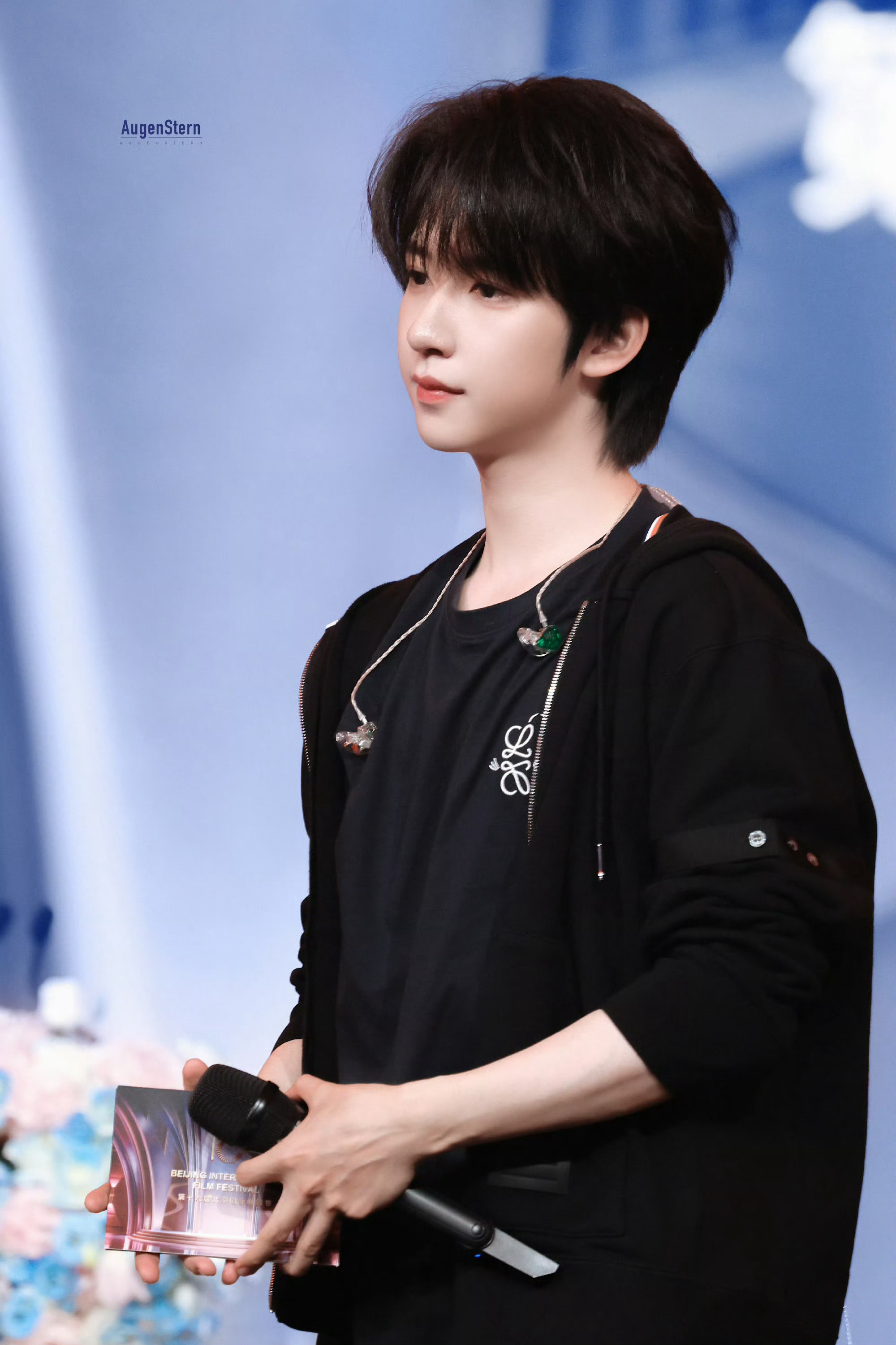 贺峻霖北影节彩排如此棒的贺儿!!!贺峻霖