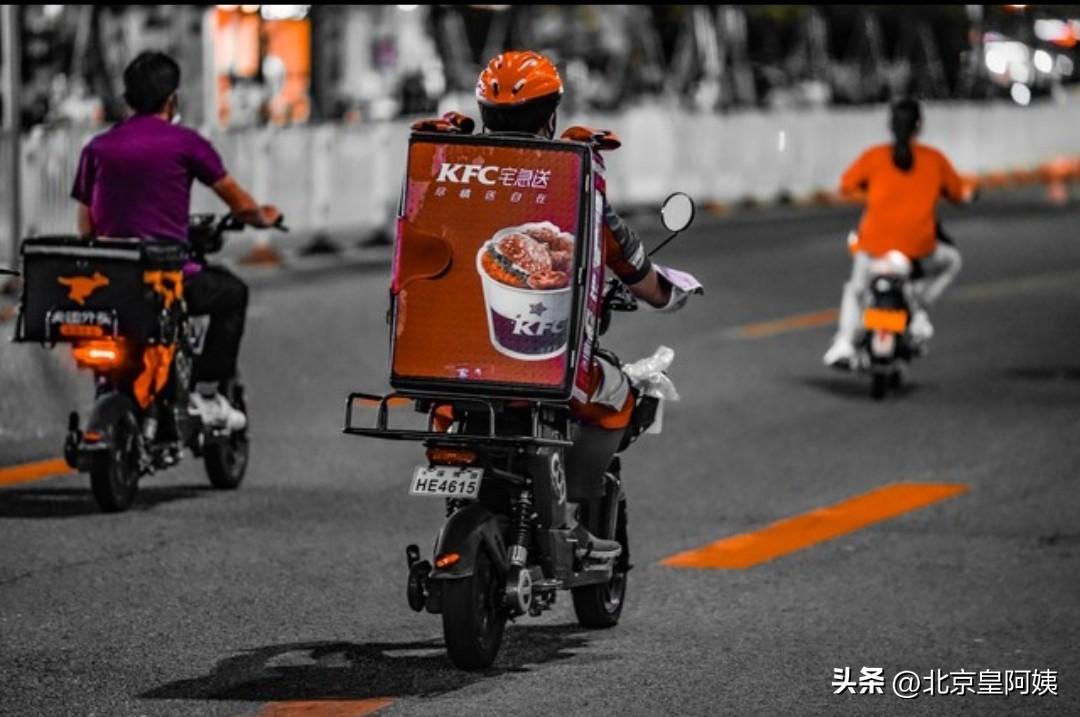 外卖骑手配送超时，你会给他差评吗超时有什么关系?我绝对不会给人家差评。我想他超时