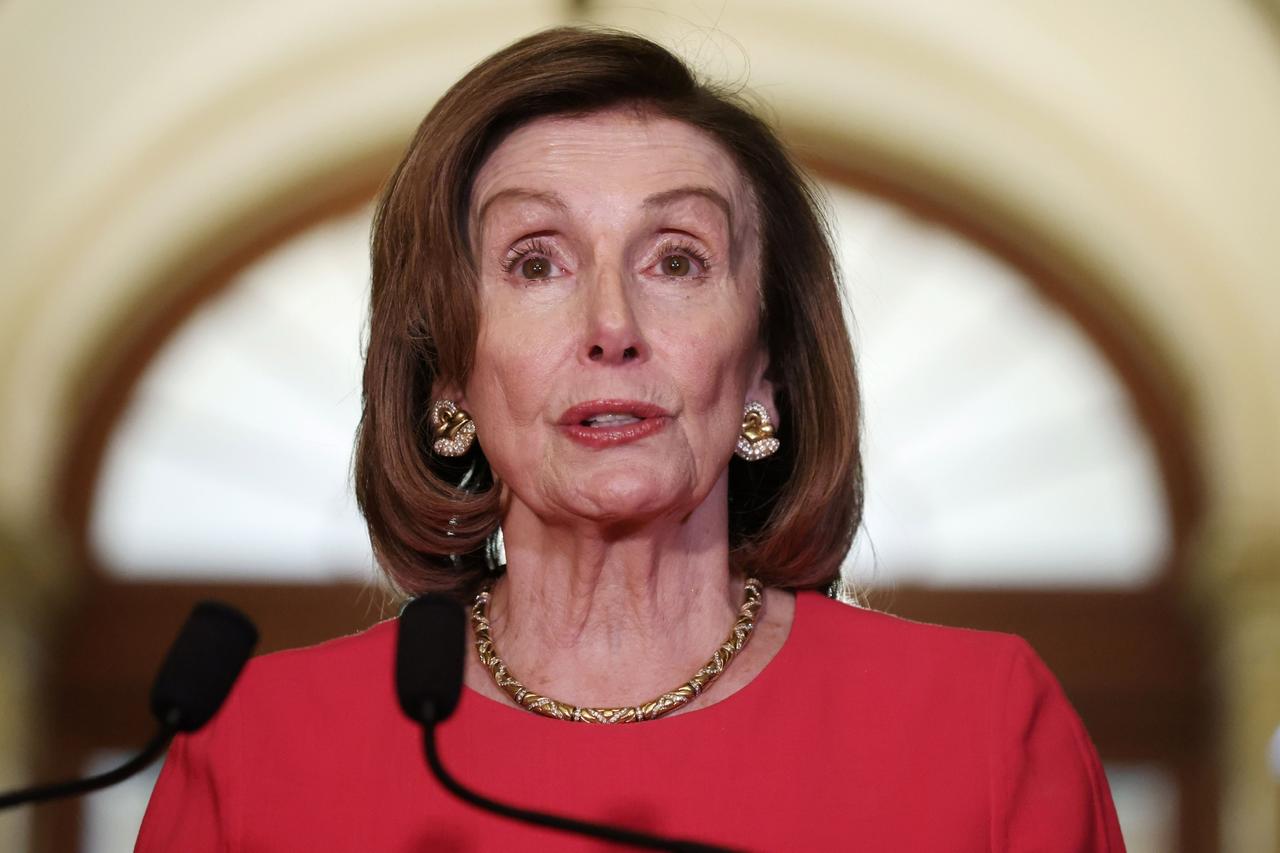 昨天，美国🇺🇸白宫发生枪击大案！特朗普的死对头，美国前众议长佩洛西今天发文，