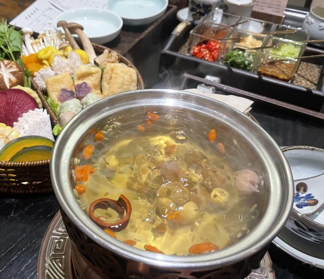 广东近日火了一个让广东人无法拒绝的餐馆！

去吃火锅先要把脉，没错，这个餐厅就是