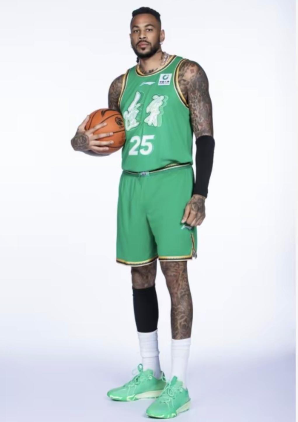 辽宁男篮对阵浙江稠州的比赛，再次暴露了内线储备的薄弱性，莫兰德出问题是没有其他备