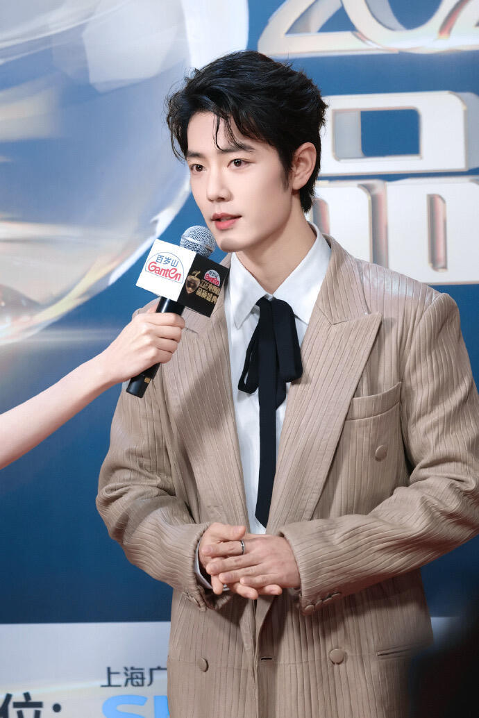 周二被治愈一下，笑的好甜早安肖战