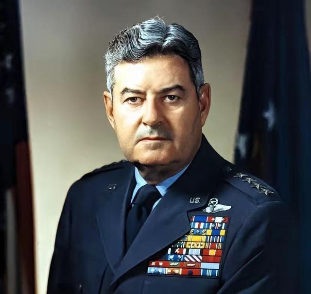 1944年，美军轰炸东京六个多月，扔了一万多吨炸弹，可日本工厂照常生产，美军还损