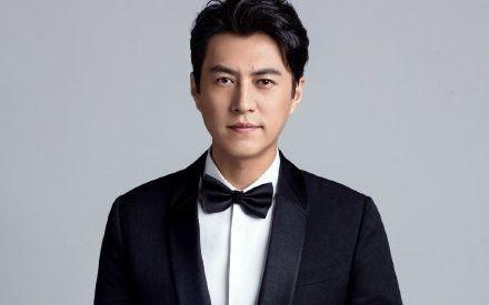 靳东最爱的女人，答案藏在他的眼神里

都说靳东是“师奶杀手”，但你知道他生命中最