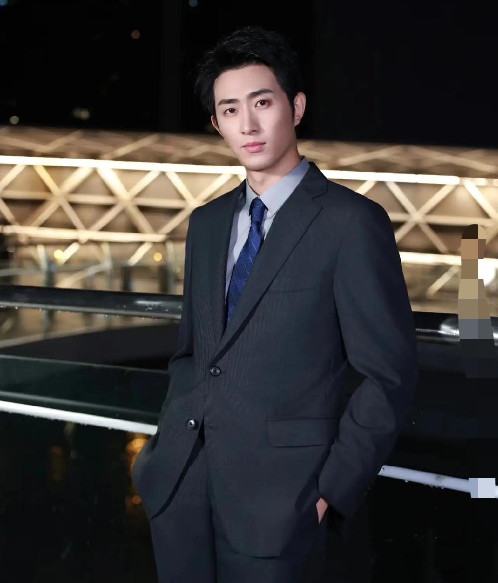 32岁的王凯沐，简直是短剧圈的“选剧锦鲤”！

他用自己的爆剧体质证明了一个真理