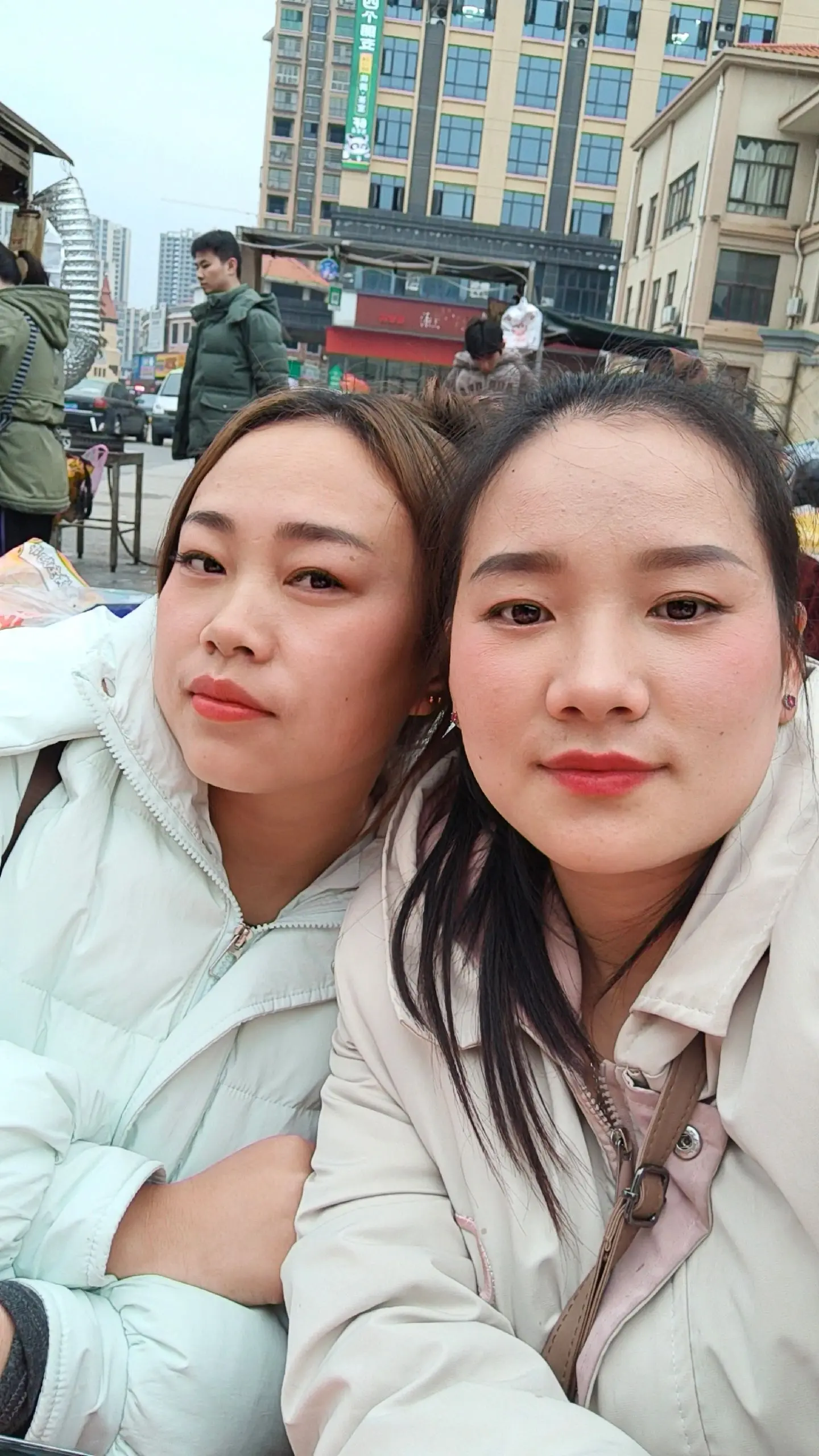 每天都记录自己的点点滴滴 农村女孩日常 在一起的时光 一起逛街 民族特色民族文化