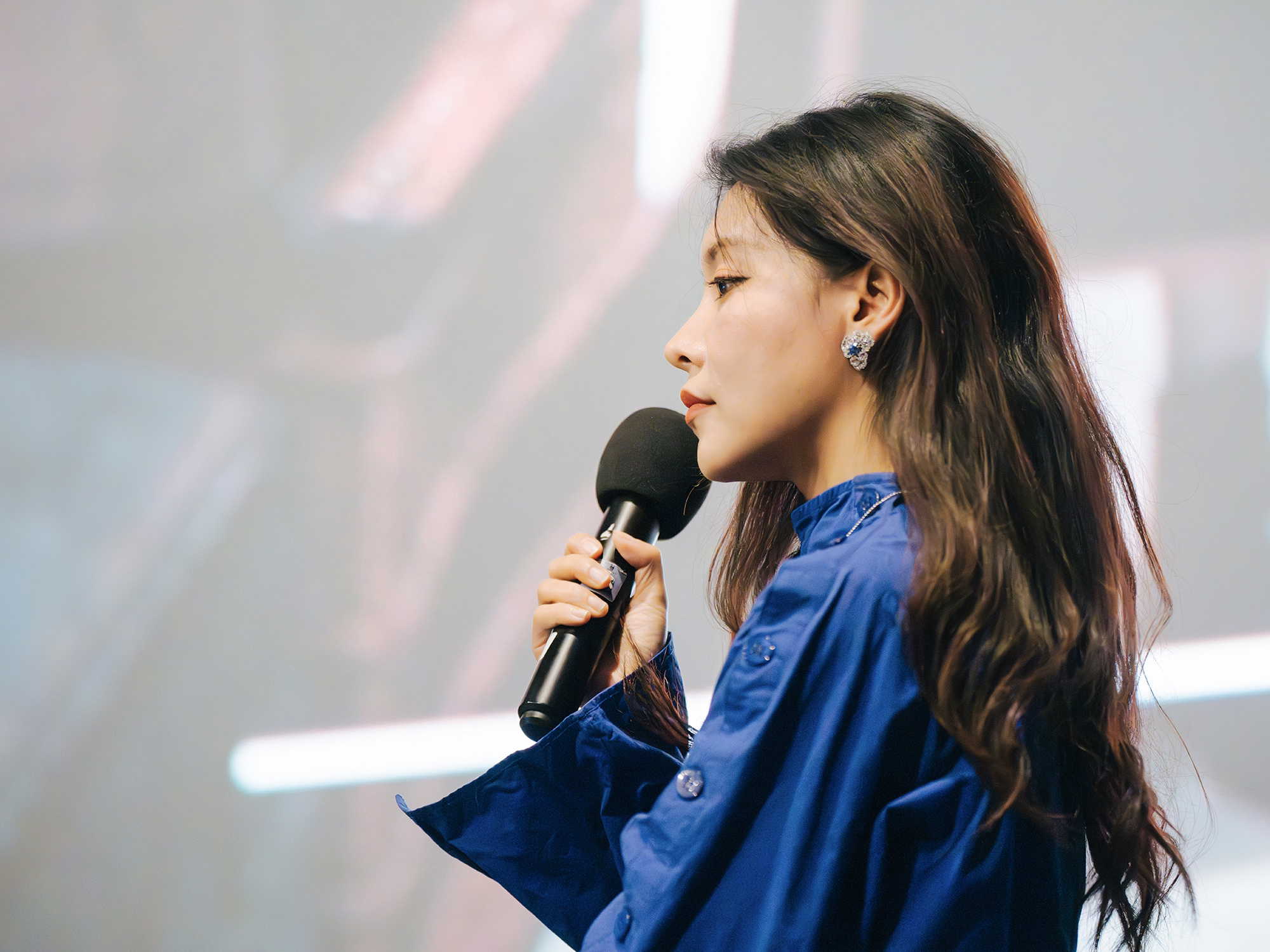 过去一年又尝试了很多从未做过的事，比如第一次百公里重装徒步，也朝着自己感兴趣的方