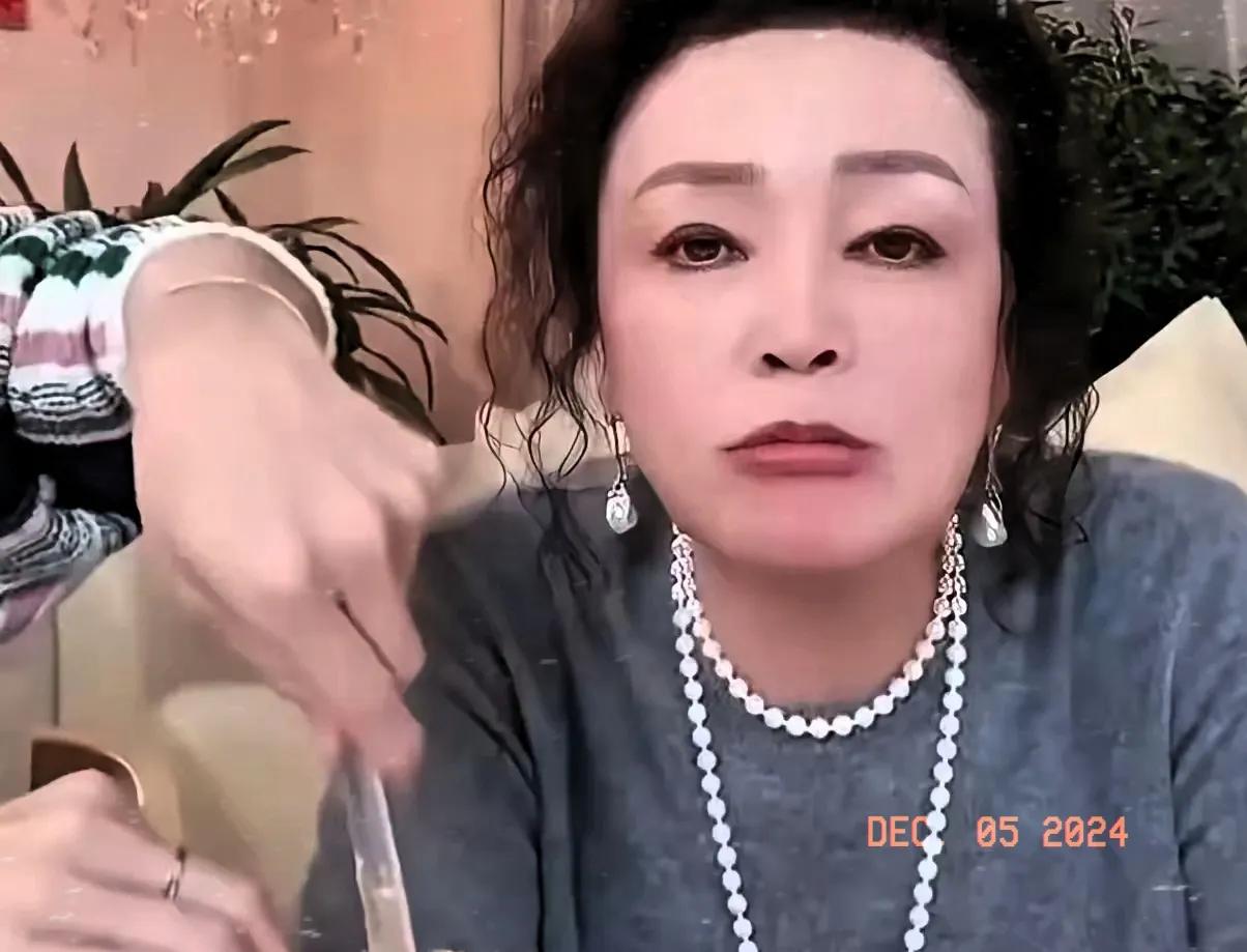 兰姐的“放手”哲学：新时代女性的独立宣言

在纷繁复杂的娱乐圈中，总有一些瞬间让