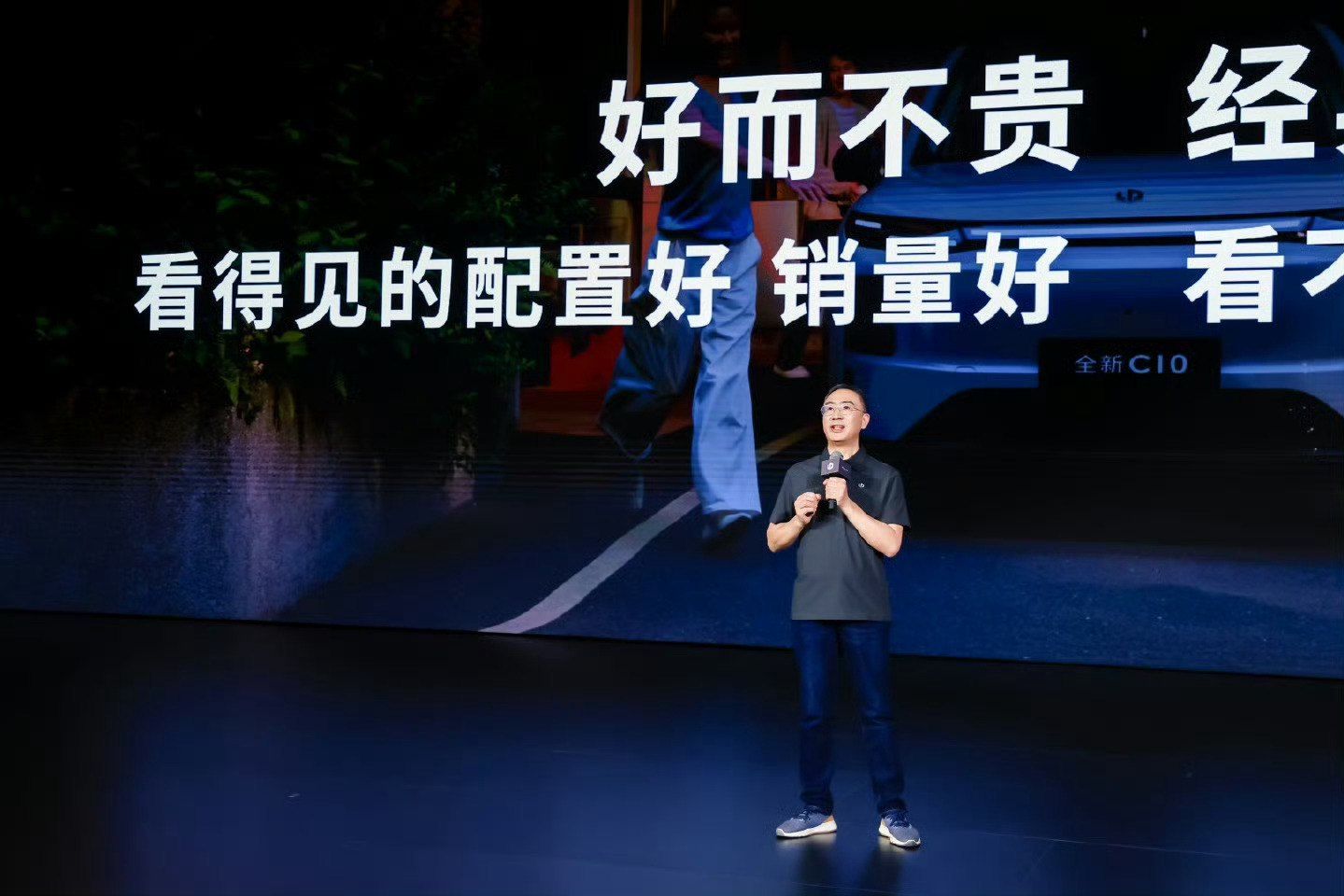 全新零跑C系列12.58万起看完今晚的发布会我觉得零跑的价格太出乎意料了C系列这