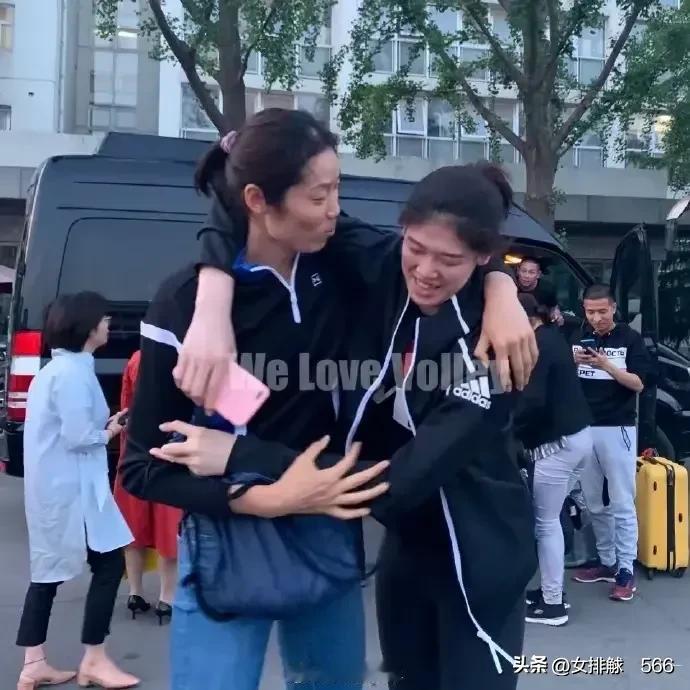朱婷回归国家队最开心的人非李盈莹莫属
       朱婷已于5月21日在澳门与国