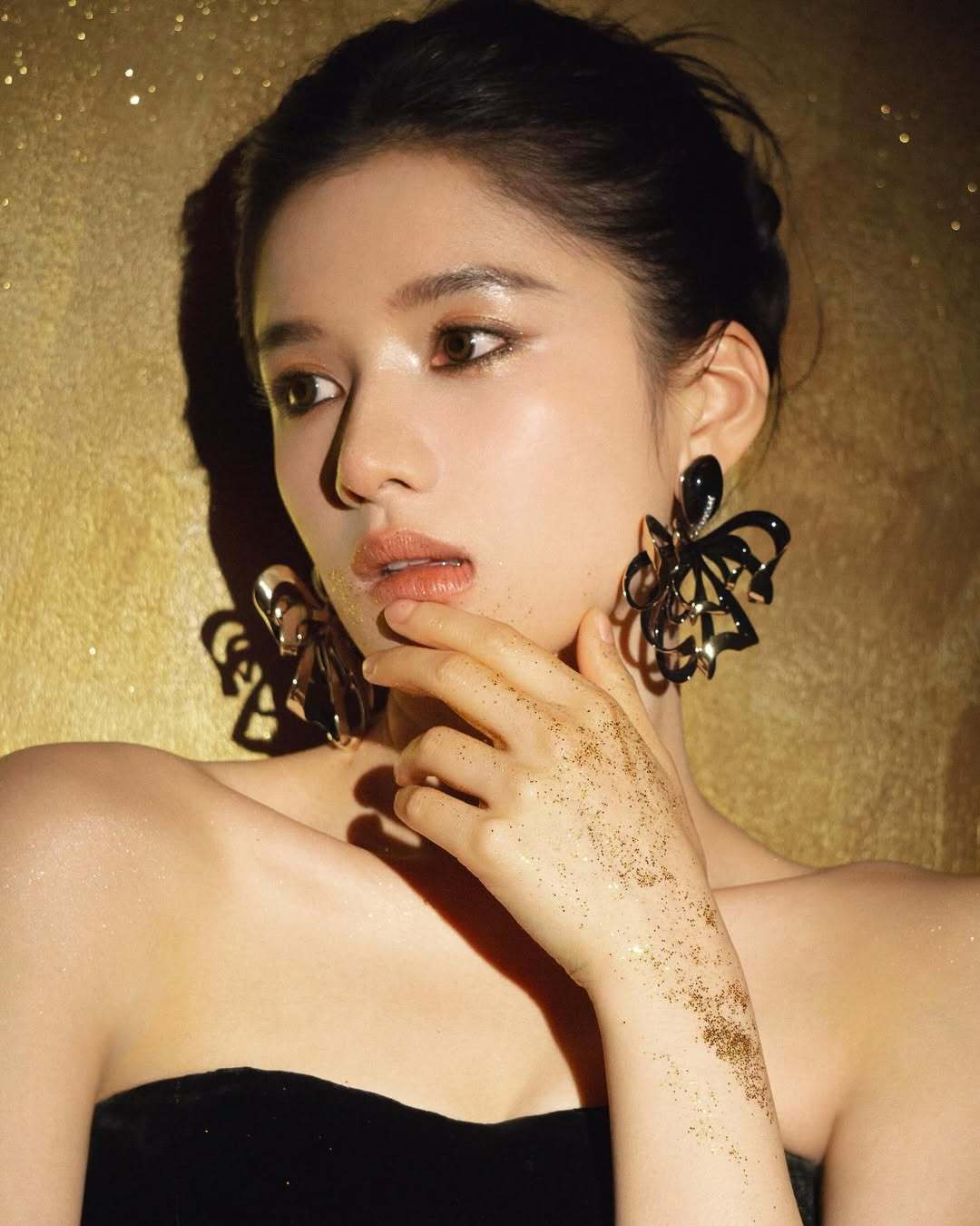 张婧仪 