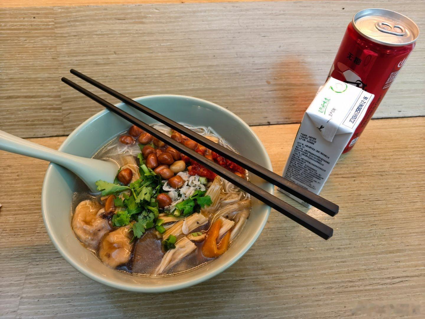 机场候机，夏西装兜里发现一张去年调研笔记，时间过的真快 
