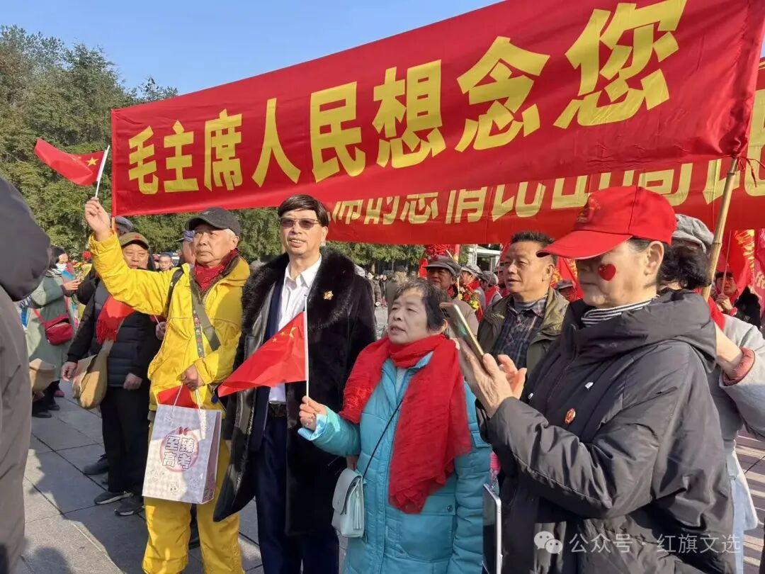 毛主席一生尽管经历过多次排挤打击，但始终对革命充满坚定信念，以“自信人生二百年，