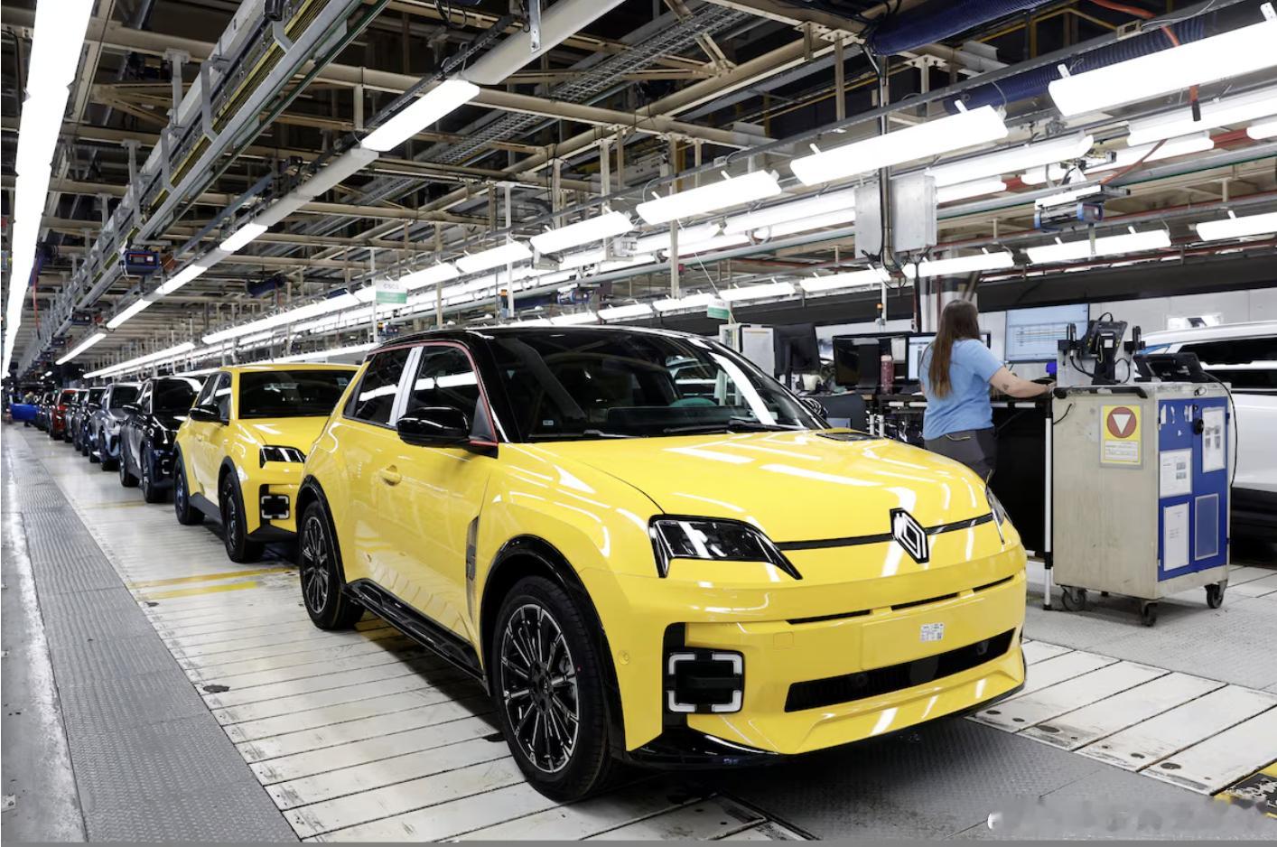 欧洲每卖4辆新车，就有1辆是纯电8月24日，据路透社报道，7月欧洲16个主要汽车
