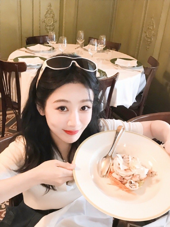杨紫玉兰花开君再来 💜杨紫董竹君 你是这白开水一样淡的日子里偷偷加的一颗糖🍬