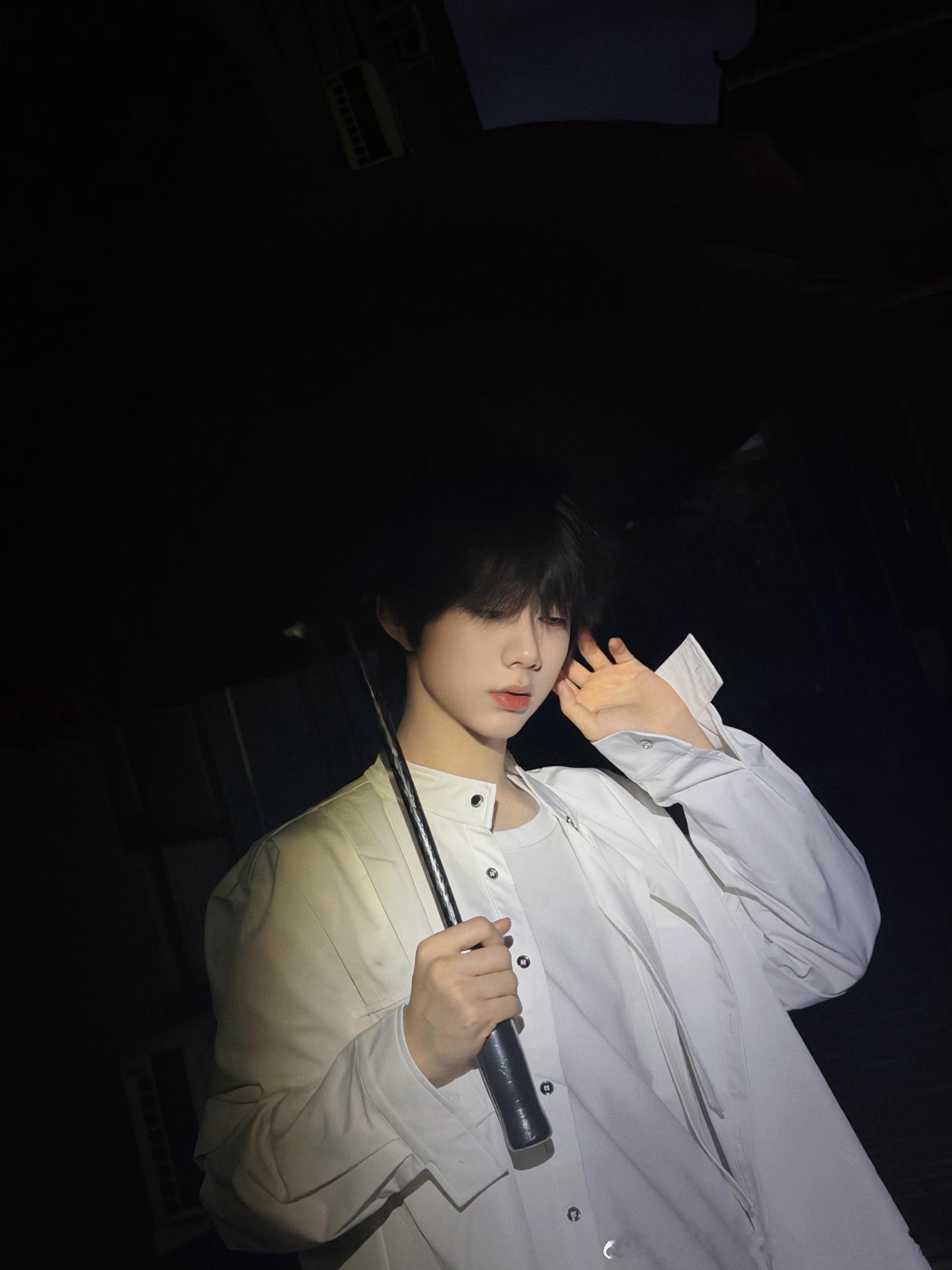 陈奕恒  💜陈奕恒 四代第一全能制作人💜陈奕恒 四永一 每一个孤独的时分，每