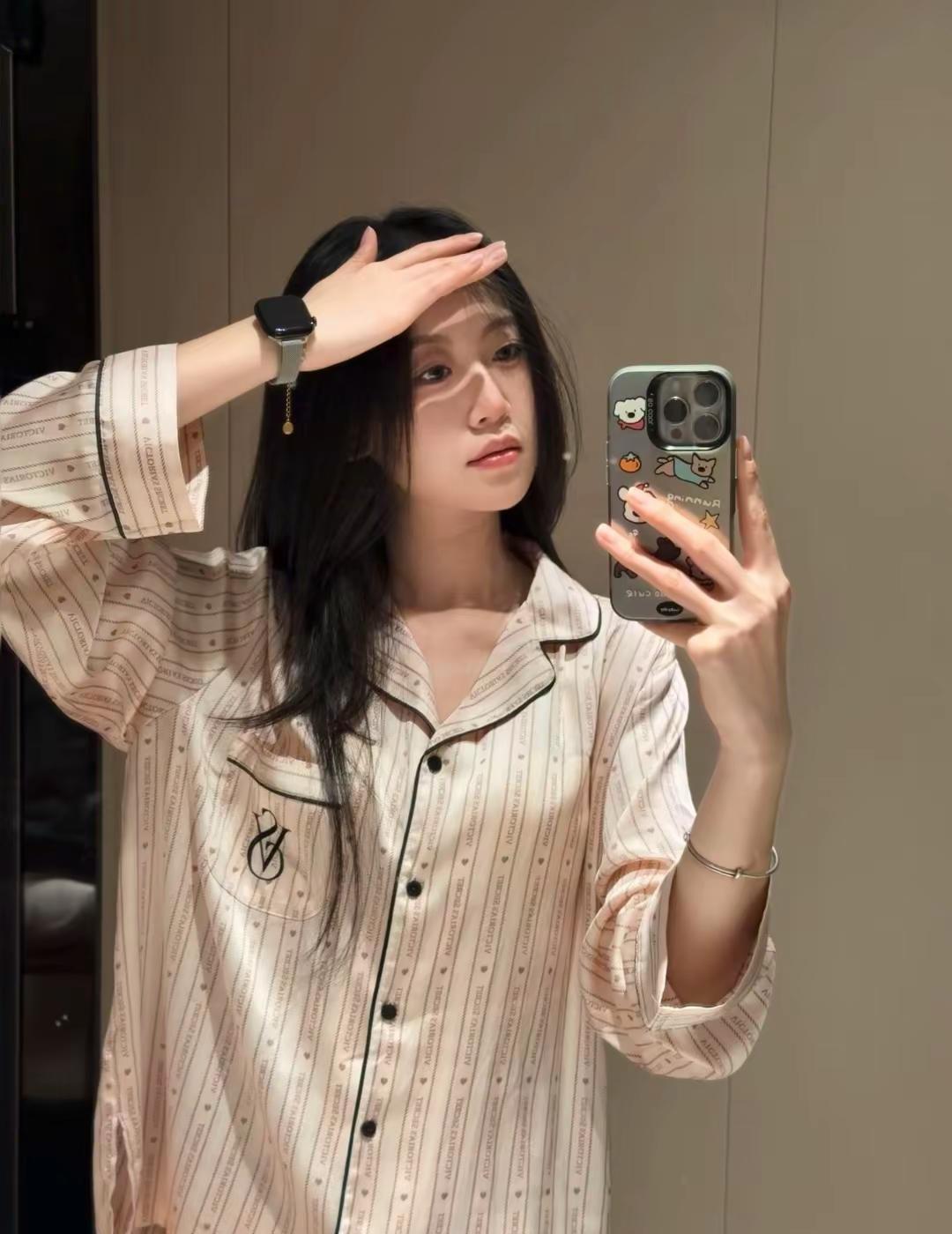 “你为什么让她坐副驾？我不是说鸡要放在后备箱吗？”章若楠